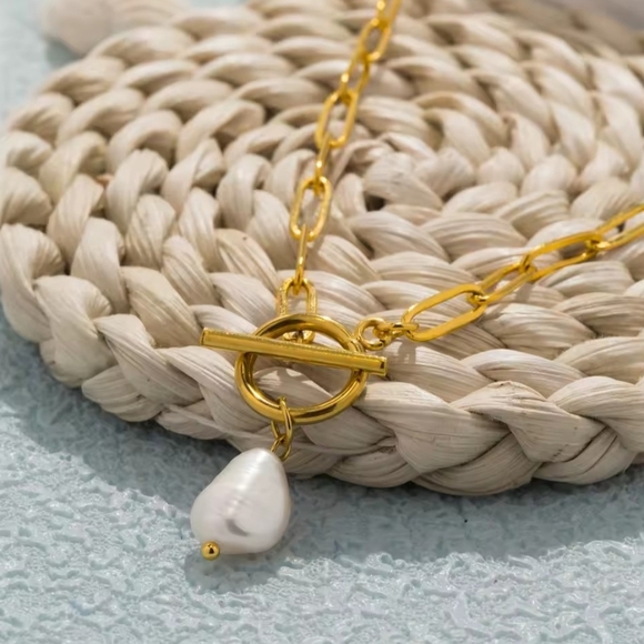 18 KT Gold Over Titanium Pearl Toggle Necklace - Picture 3 of 3